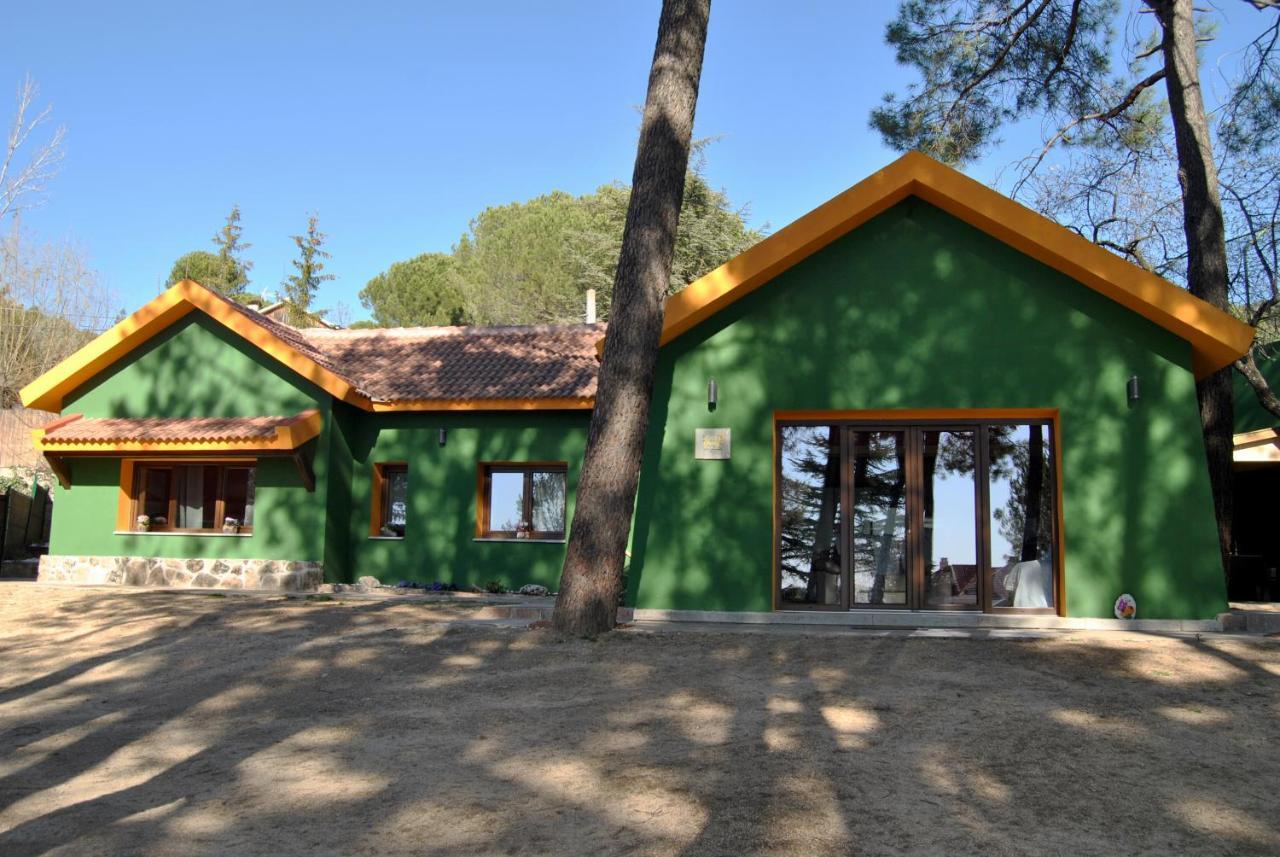Complejo Casas Rurales Mansiones Y Villas Deluxe Collado Mediano Eksteriør bilde